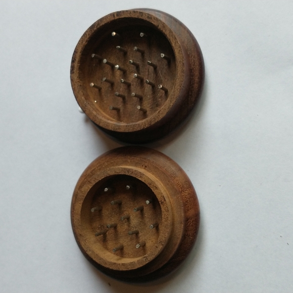 Hand made wooden grinder - Picture 2 of 2